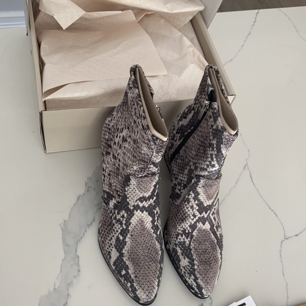 Nwt Marc Fisher Snakeprint Stretch Bootie 6 - image 8